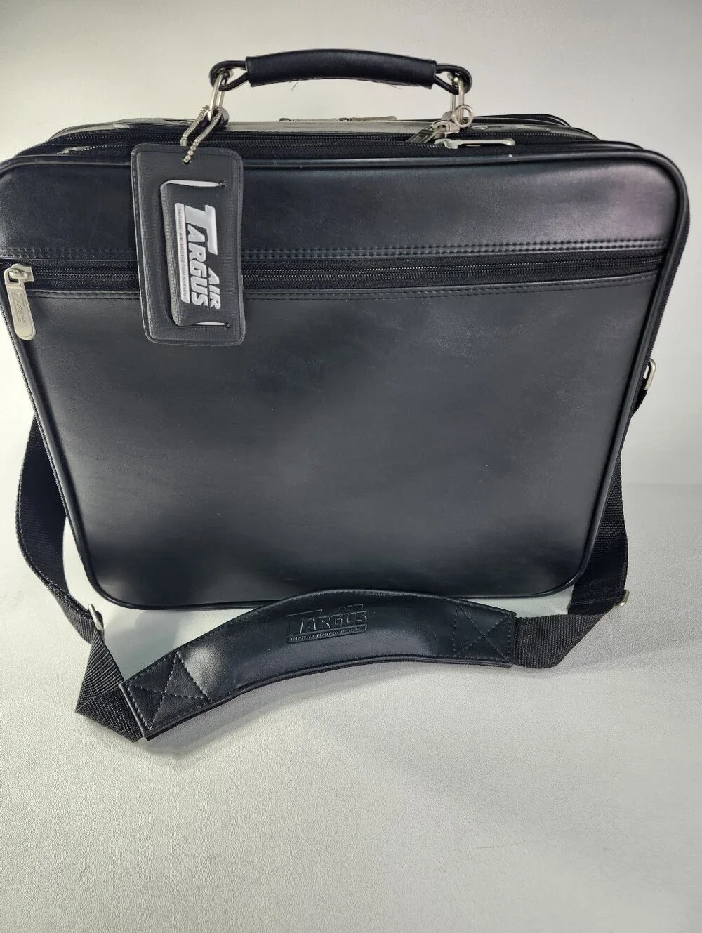 Air Targus Men's Black Leather Briefcase - Classic Professional Carry